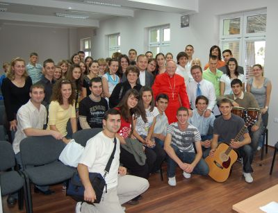 kardinal s mladima_mala